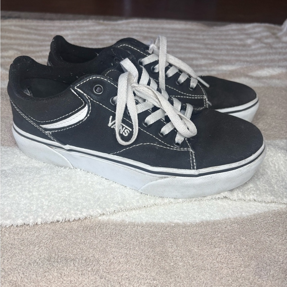 Vans Seldan Platform Sneaker Women size 7.5 gently worn, excellent condition.